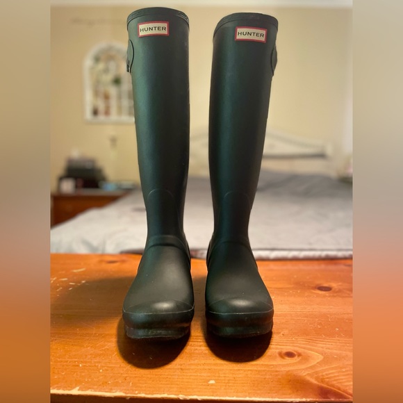 Great Classic! Hunter Black Matte Tall Rain Bots, size 8 - Picture 2 of 9